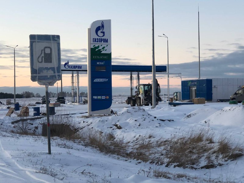 Идет строительство новой АГНКС «Газпрома» на трассе М5 в районе самарского аэропорта Курумоч.