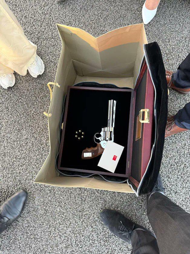 [Photo] Belgian PM Bart De Wever unknowingly brought home a loaded, personalized revolver gift [...]