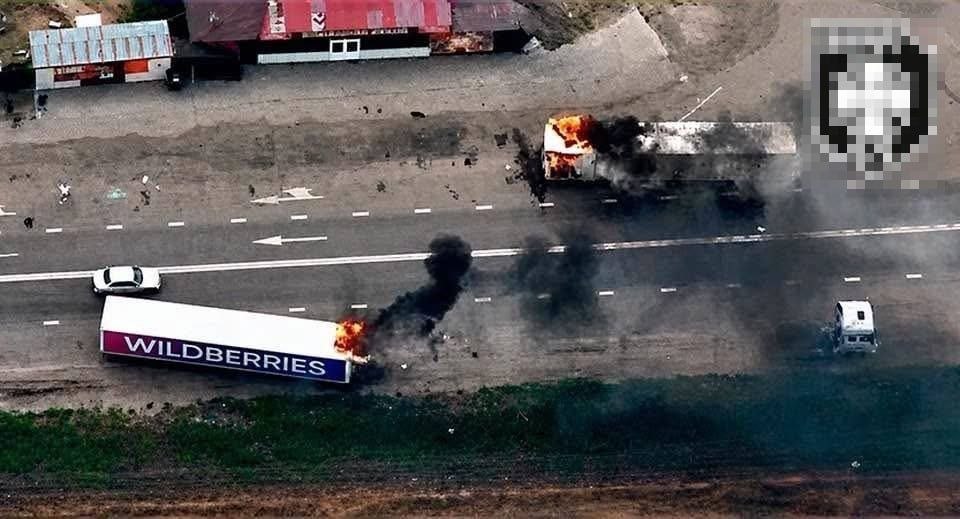 [Photo] 🇺🇦🇷🇺⚡️ — A burning truck of the marketplace Wildberries in the lens of a Ukrainian dr [...]