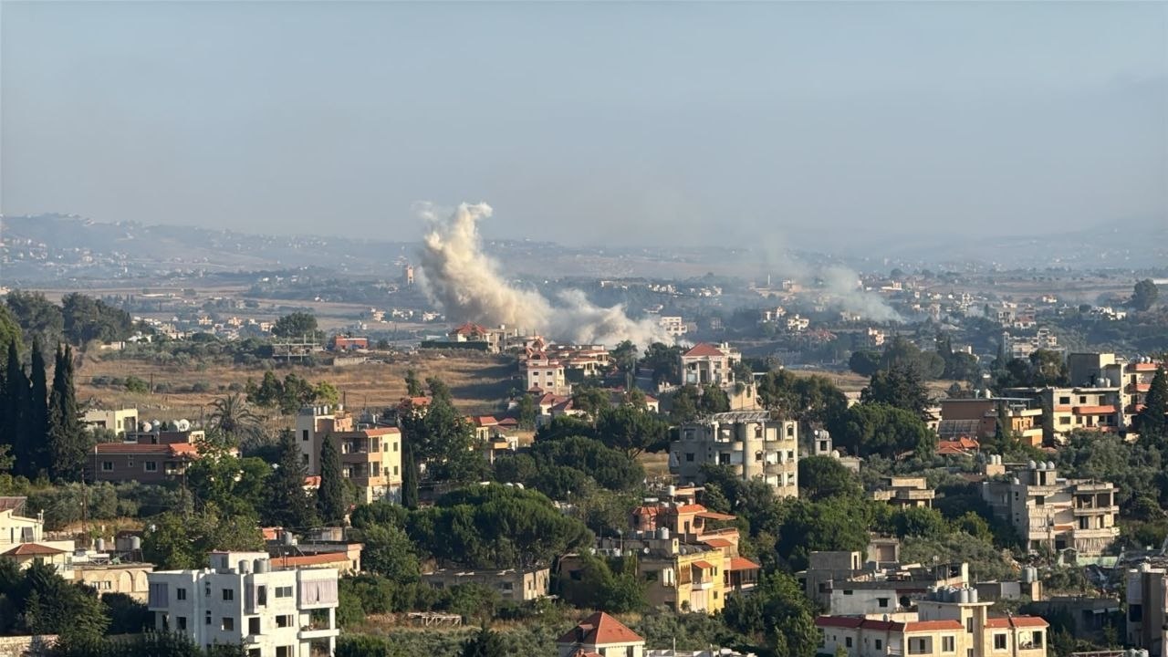 [Photo] 🇮🇱❌🇱🇧 — An Israeli airstrike carried out by a fighter jet just targeted Nabatieh al-F [...]