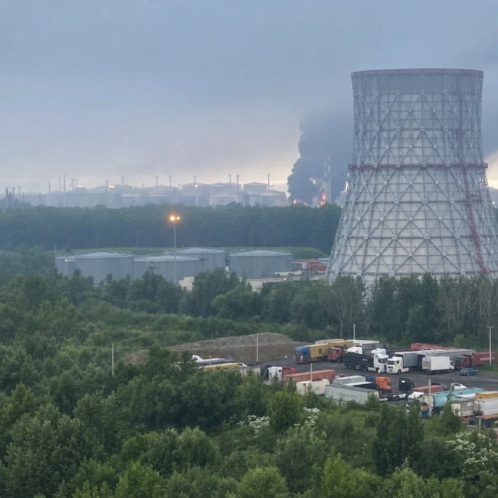[Photo] 🇺🇦🇷🇺⚡️ — An attacked oil terminal in the Leningrad region.