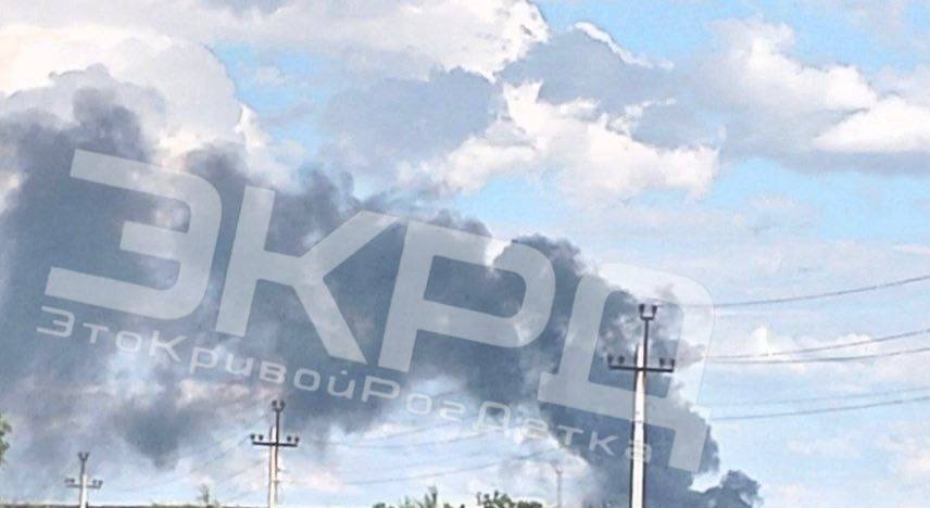 [Photo] 🇷🇺❌🇺🇦— Explosions reported in Kryvyi Rih after a drone strike.