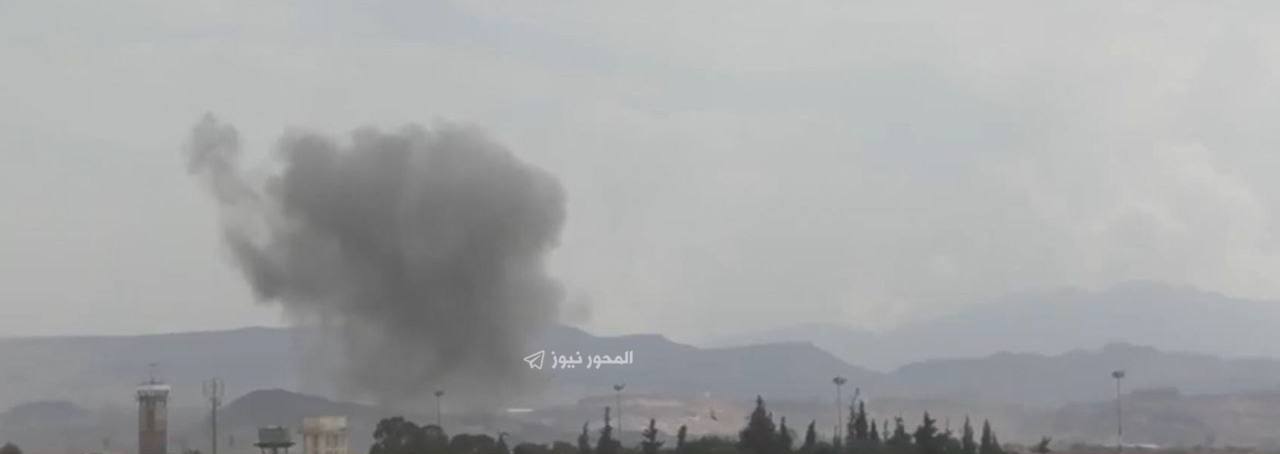 [Photo] 🇸🇦❌🇾🇪🇾🇪 — First-moment footage of the Saudi strike on Sanaa International Airport.