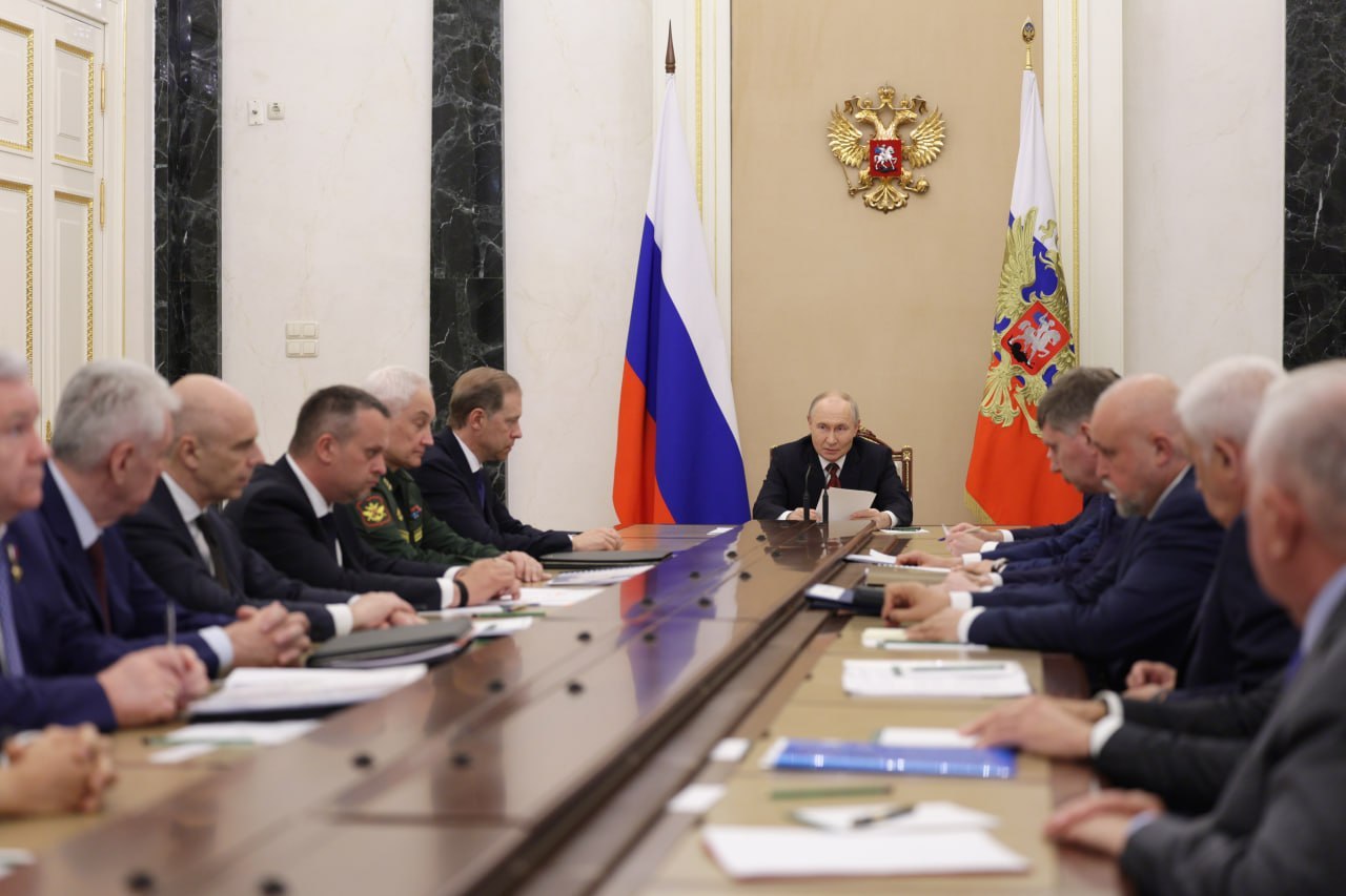 [Photo] The President held a meeting in the Kremlin on fuel supplies to Russian regionsGovernm [...]