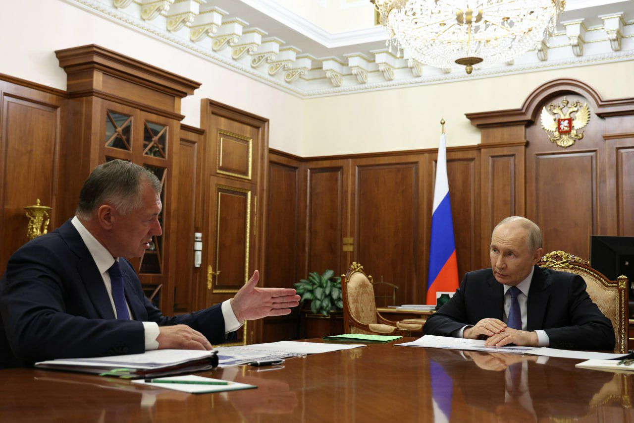 [Photo] Vladimir Putin held a meeting with Deputy Prime Minister Marat Khusnullin at the Kreml [...]